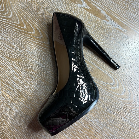 KELSI BY KELSI DAGGER Black Patent Embossed Leather Laurie Platform Pumps - Picture 2 of 11